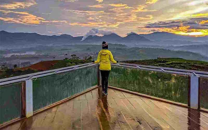Spot untuk Lihat Sunrise di Bandung Taman Langit Pangalengan, Cek Harga Tiket Masuk